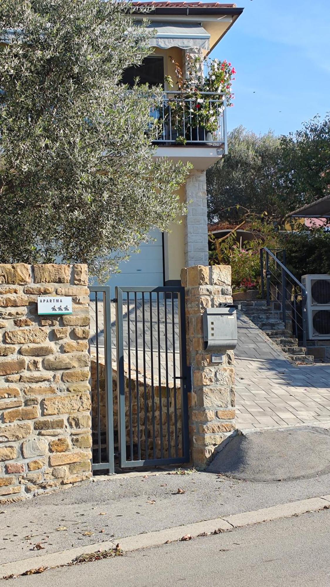 Apartments Tomisic Koper Exterior photo